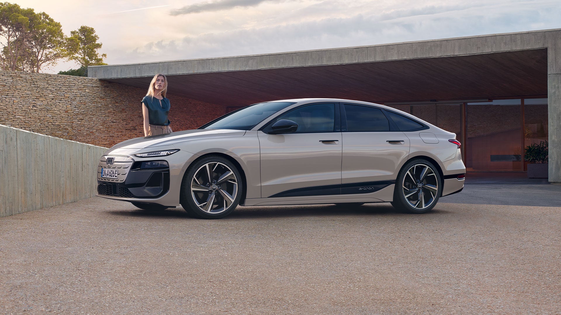 아우디 A6 e-tron 공식 측면 실차 이미지