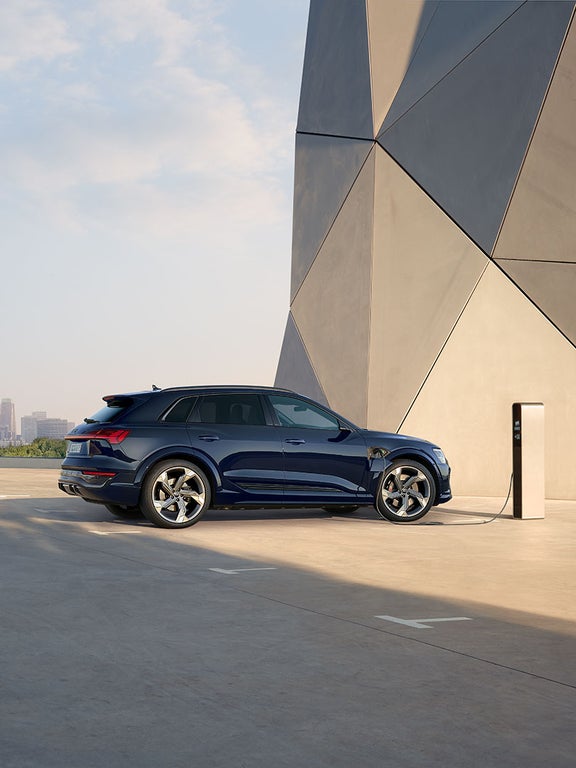 Side view Audi SQ8 e-tron, Audi exclusive