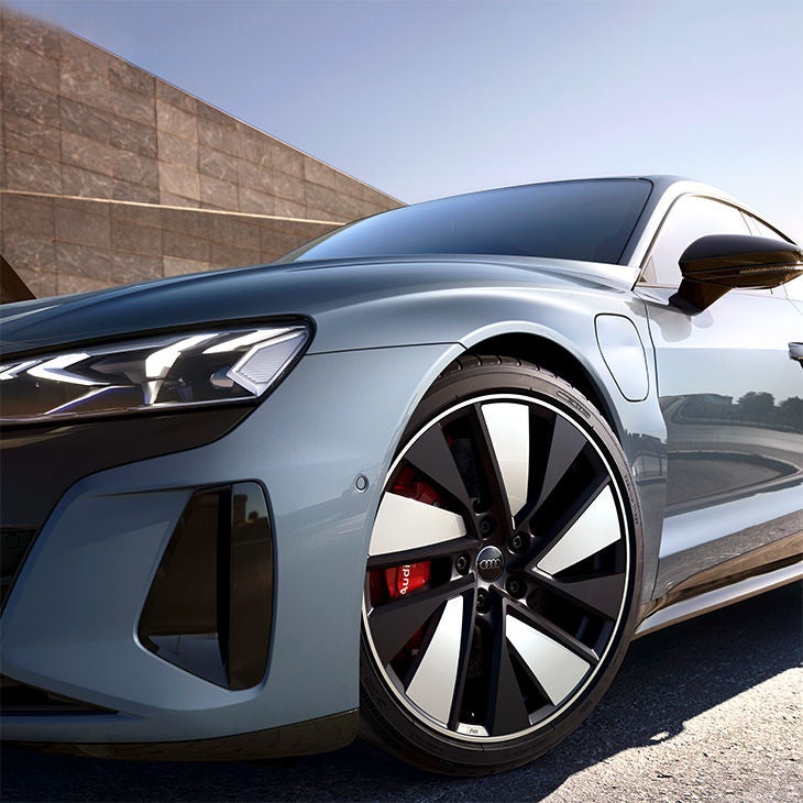 Foto del control visual de las revisiones de mantenimiento Audi. 