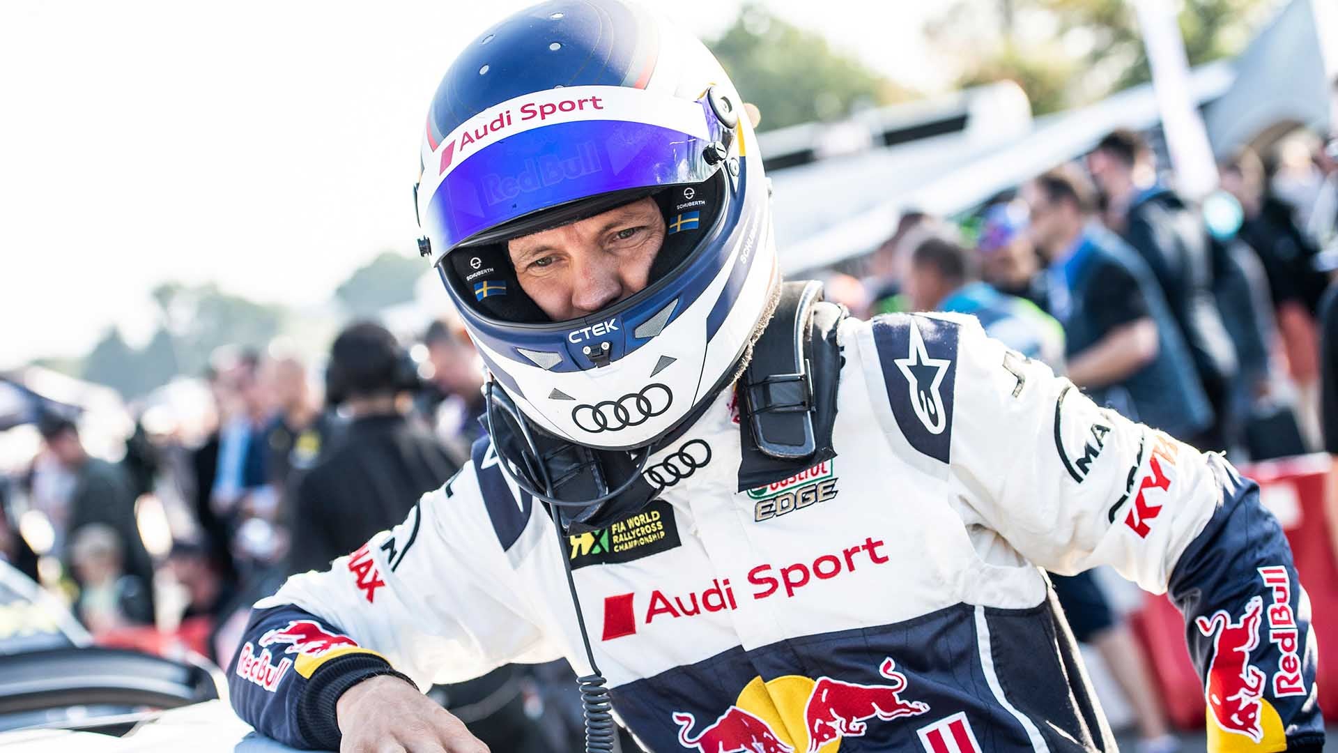 Das Foto zeigt Mattias Ekström vor einem Rallycross-Lauf.