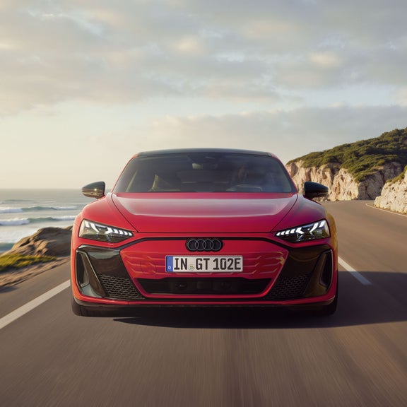 Vista frontale di Audi e‑tron GT quattro