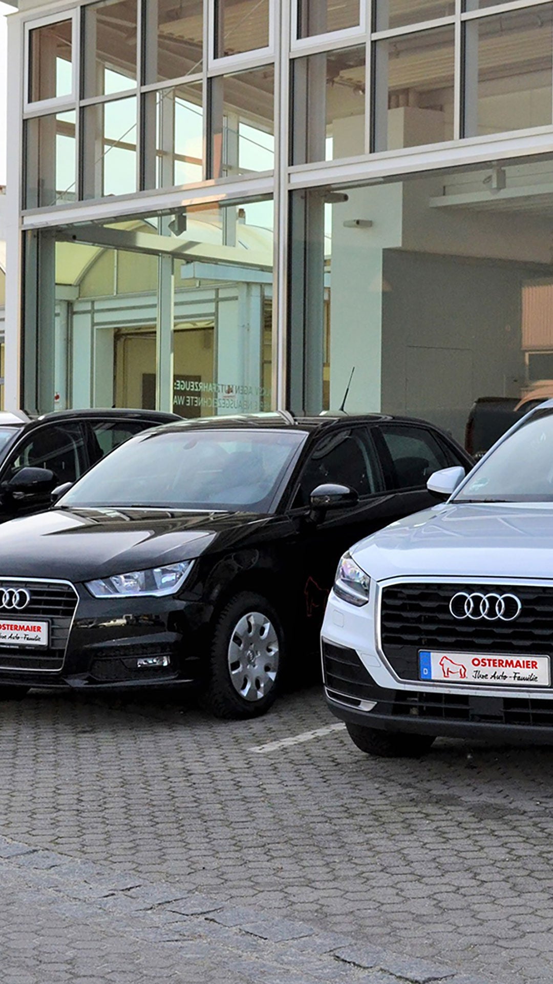 Außenansicht Auto-Familie Ostermaier