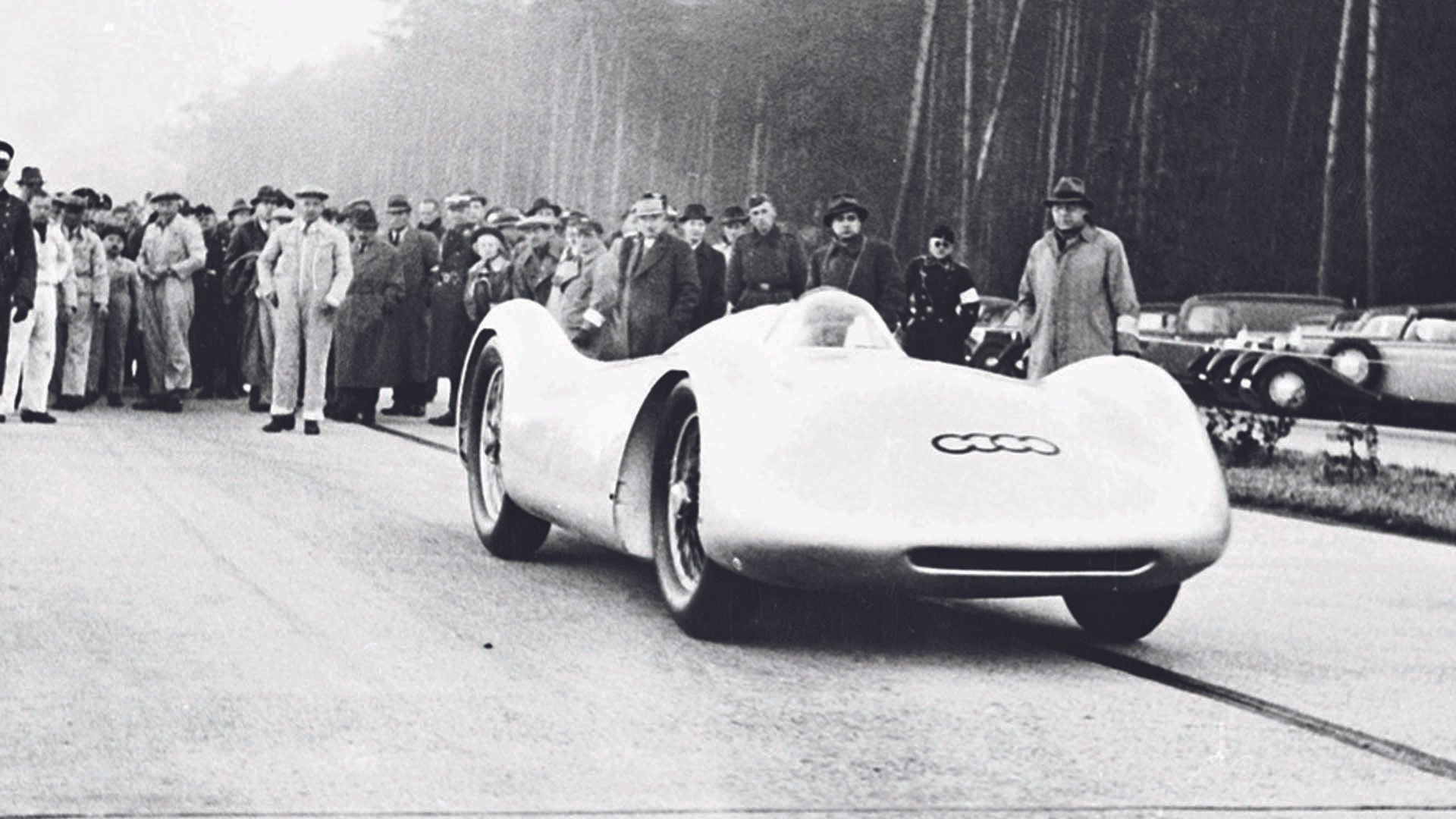 A picture of the Auto Union Type C Streamliner beginning a record run in 1937.