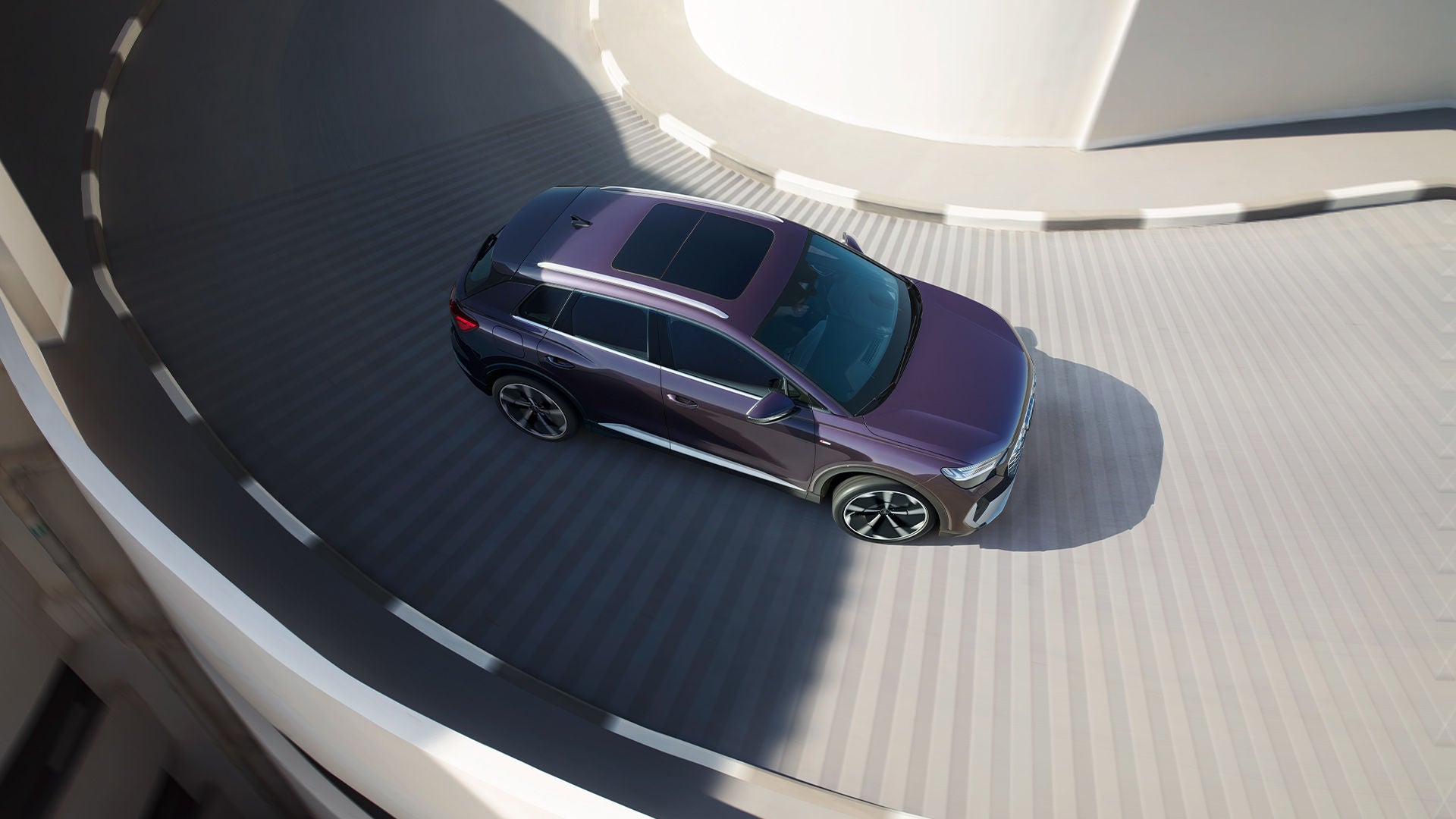 Audi e-tron i e-tron Sportback podczas jazdy.