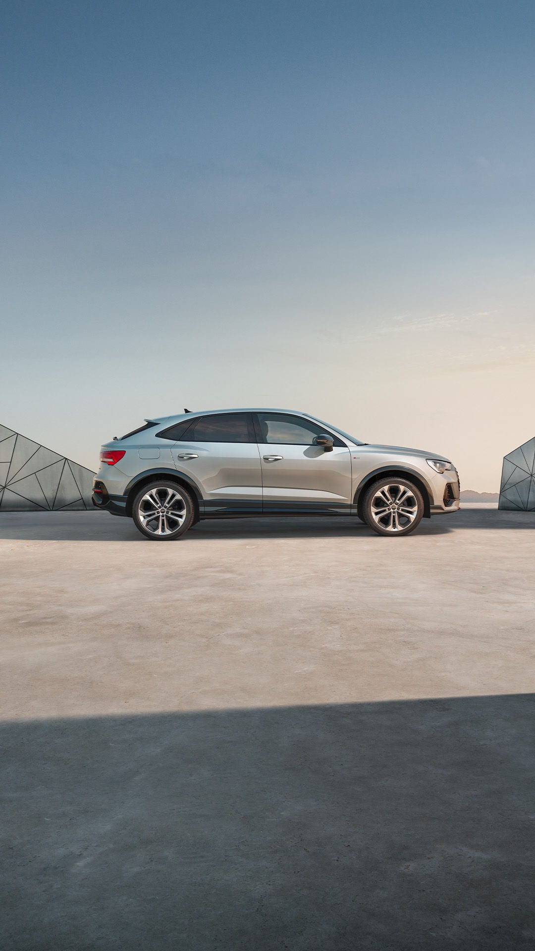 Frontal side view Audi Q5