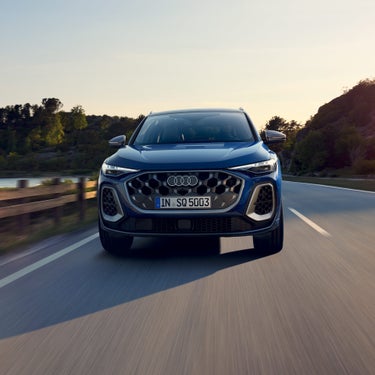 Audi SQ5 SUV front view