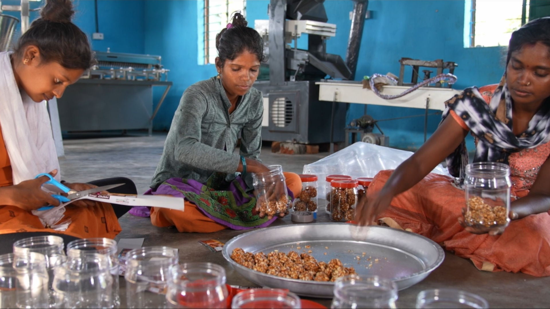 Drei Frauen zusammen im Labor