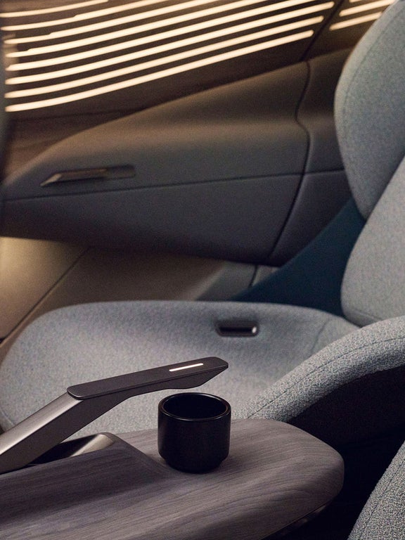 Sitzdetail und beleuchtete Intarsien.