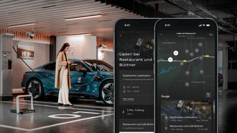 Im Hintergrund wartet eine Frau darauf, dass ihr Audi in einer Tiefgarage lädt; im Vordergrund zeigt ein Smartphone die verfügbaren Ladestationen in der Umgebung an.