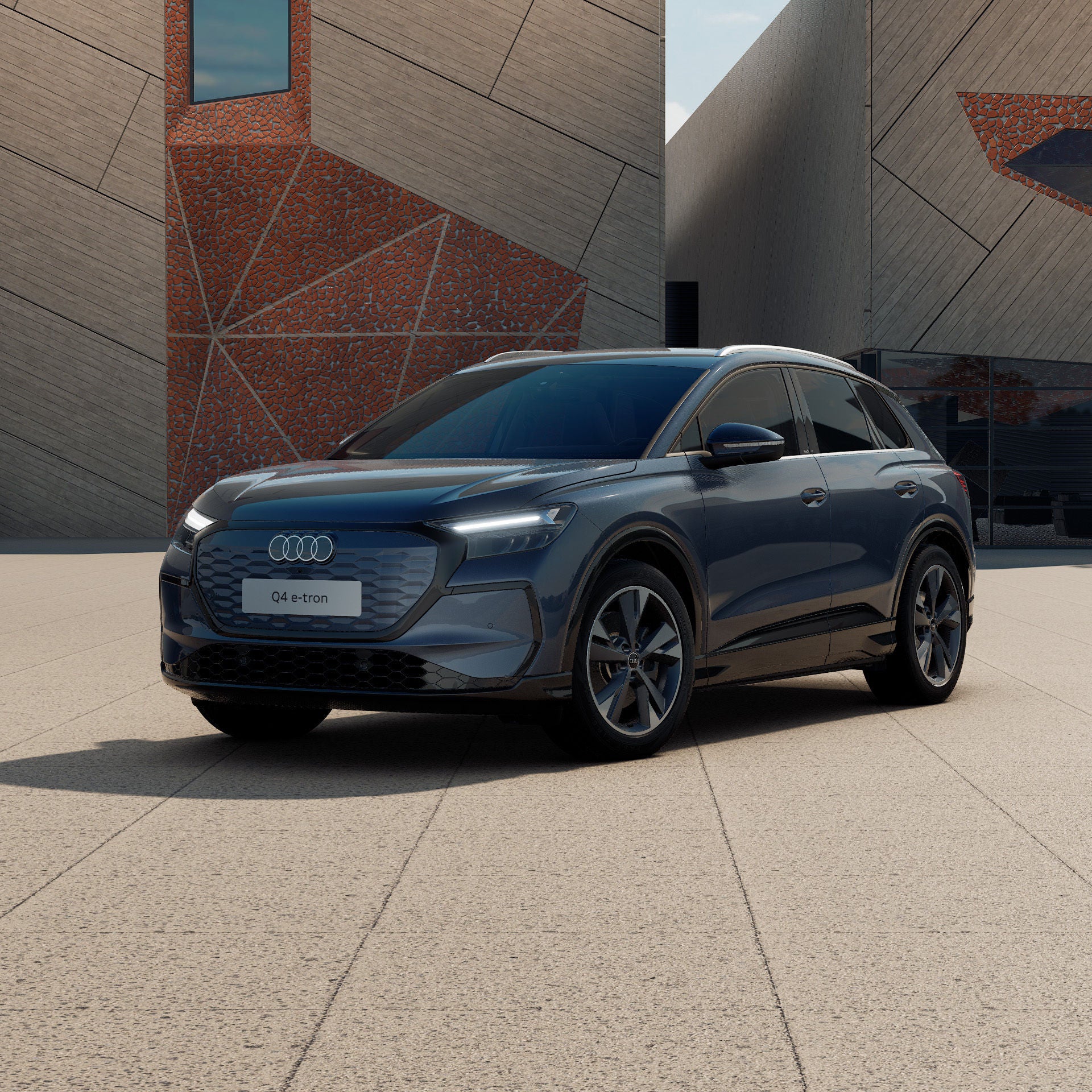 Q4 SUV e-tron vor einem modernen Gebäude