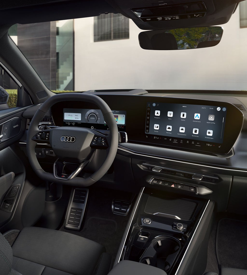 Das Cockpit des Q3 SUV e-hybrid mit Fokus auf die Fahrerarmatur und das Panoramadisplay.