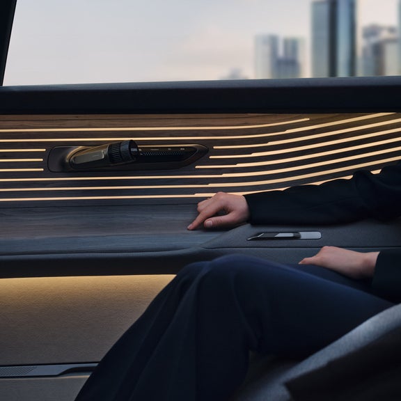 Los elementos de iluminación interior del Audi urbansphere concept ofrecen una atmósfera relajada y tranquila. 