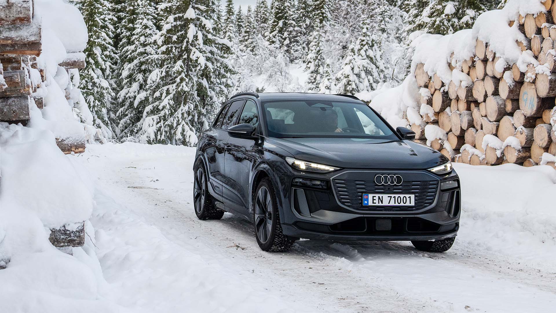 Audi Q6 e-tron i vinterlandskap