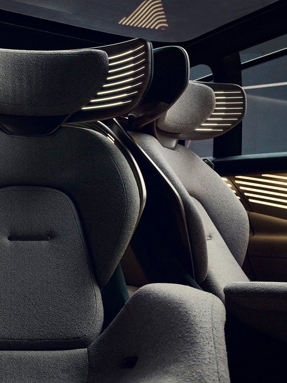 Sitze mit Privacy-Kragen.