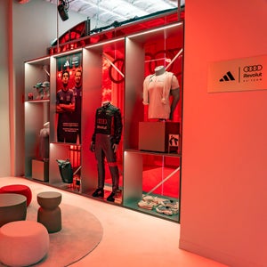 Colección de ropa de Adidas del Audi Revolut F1 Team. 