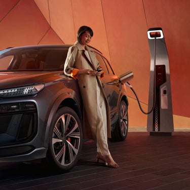 Widok Audi SQ6 e-tron z przodu