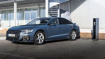 Foto de una oferta de renting de un Audi A8 TFSIe híbrido enchufable.