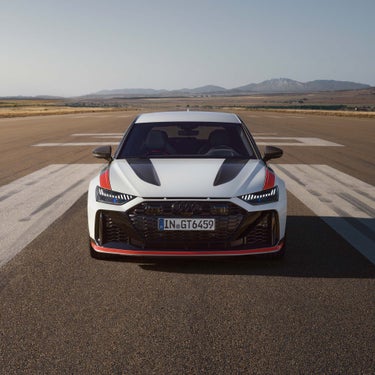 Front view Audi RS 6 Avant GT