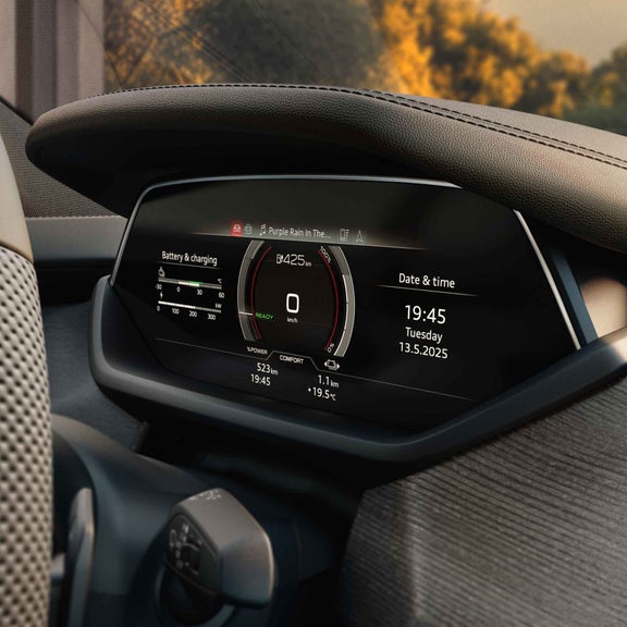 Foto del puesto de control del Audi e-tron GT quattro.