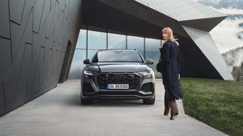 Front view Audi RS Q8