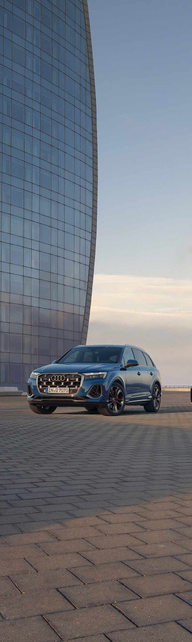 side Audi Q7 SUV