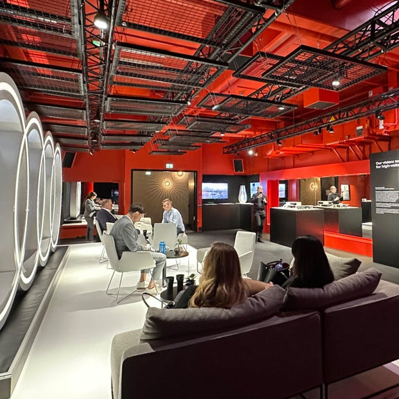 Menschen in einer Lounge