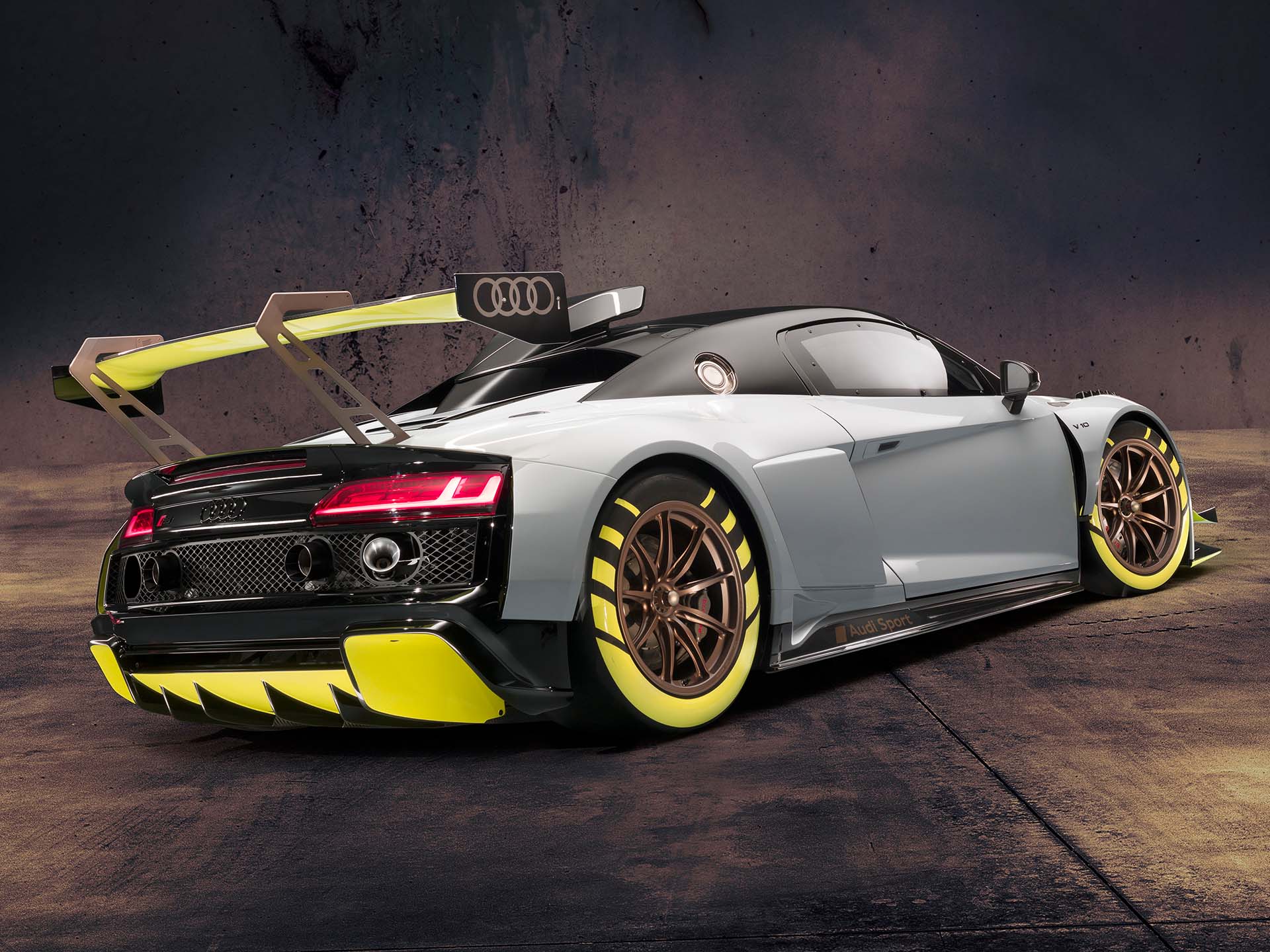 Das Foto zeigt den ausgestellten Audi R8 LMS GT2-Rennwagen.