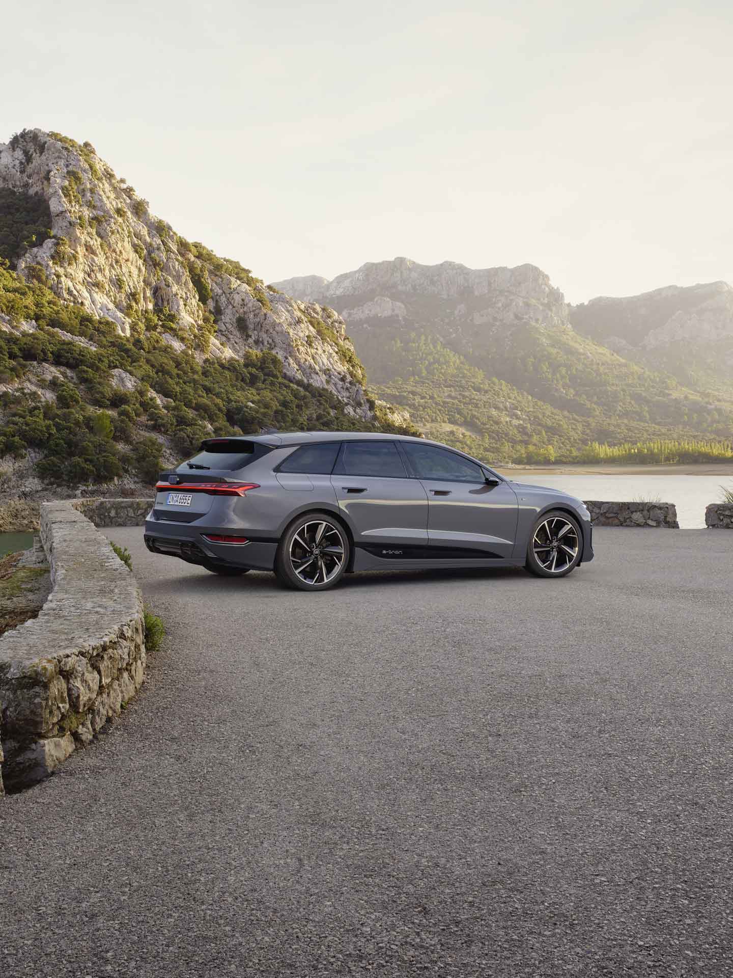 Audi A6 Avant e-tron sedd från sidan