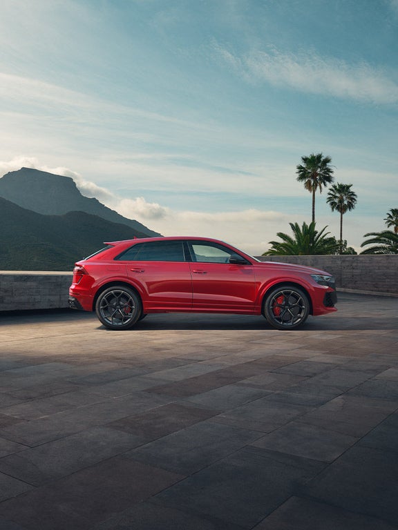 RS Q8 performance side view