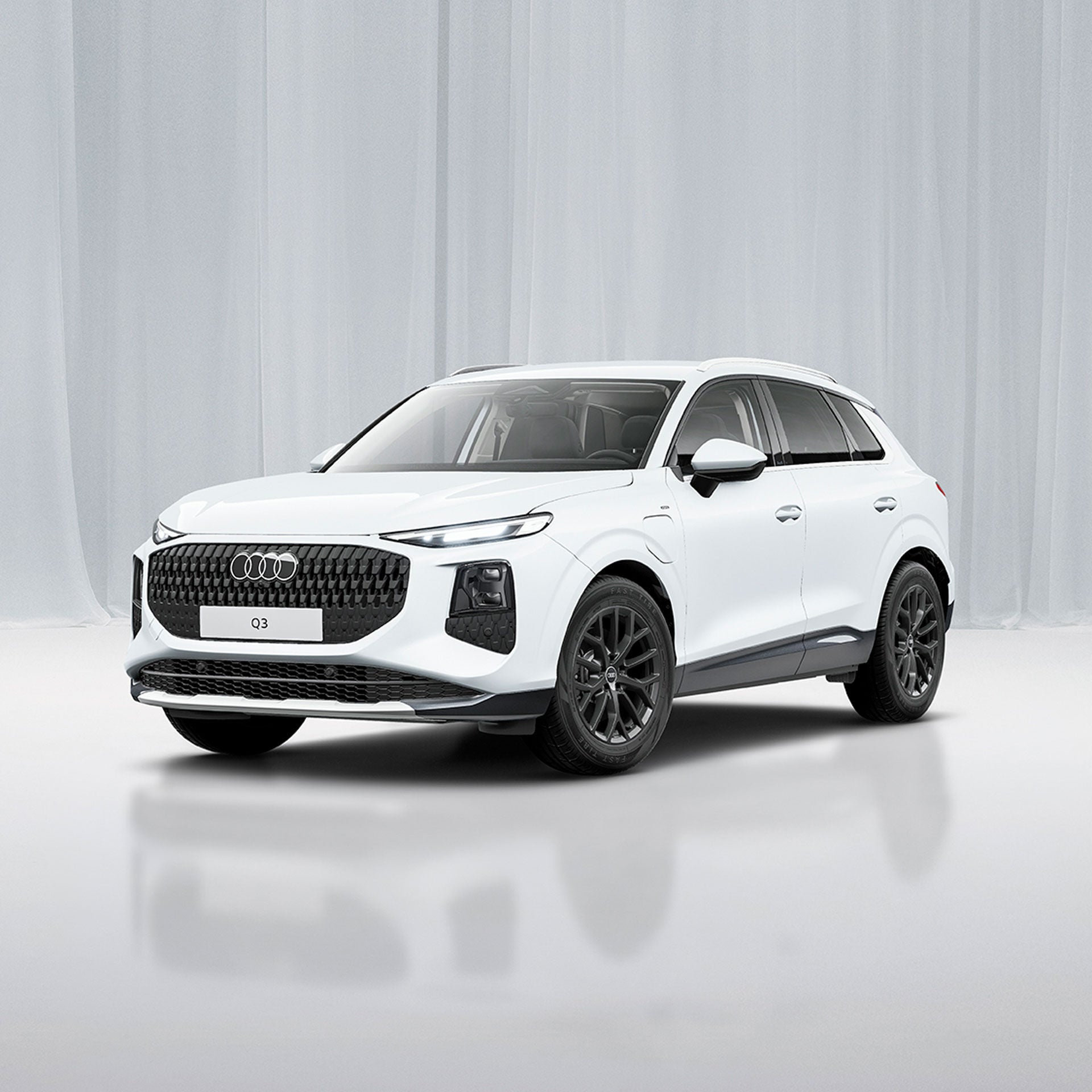 3/4 Ansicht eines Audi Q3 SUV e-hybrid