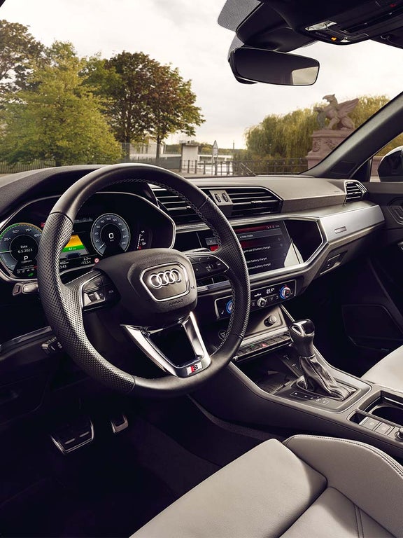 Interior del Audi Q3 TFSIe híbrido enchufable   