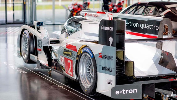 El Audi R18 e-tron quattro expuesto durante la presentación de Audi Sport Racing Legends. 