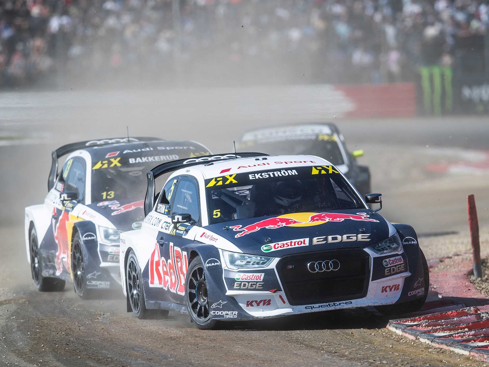 Das Foto zeigt das Rallycross-Auto von Mattias Ekström vor seinem Teamkollegen in Frankreich 2018.