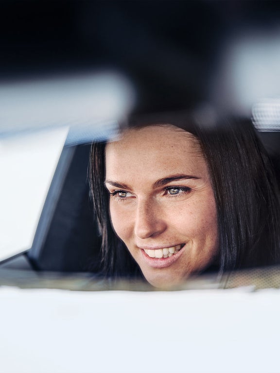 Anna Veiths Gesicht im Spiegel.