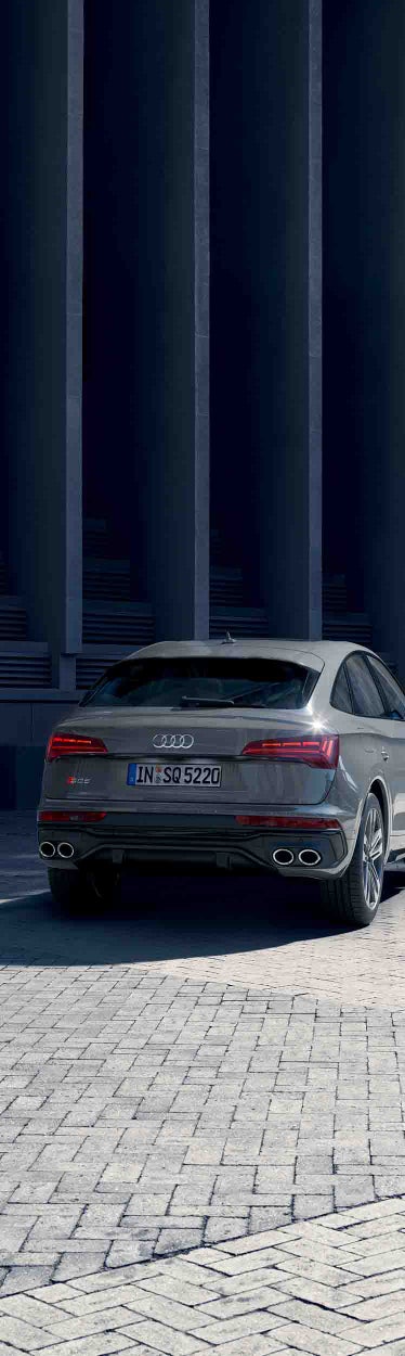 Foto de la parte trasera de un Audi SQ5 Sportback. 