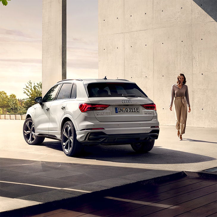 Foto de un coche SUV híbrido de Audi. 