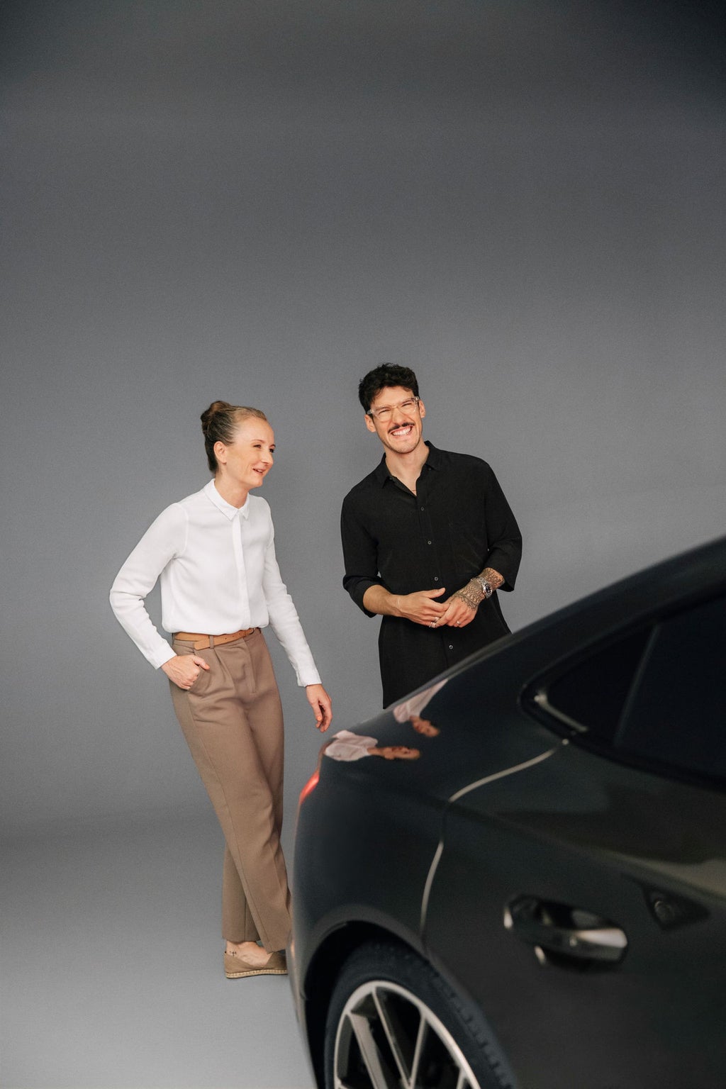 Claudia Aryus und Christopher Kröner unterhalten sich angeregt.