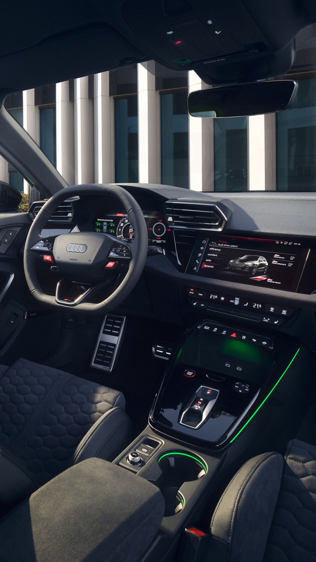 Achteraanzicht schuin op de cockpit van de RS 3 Sportback.