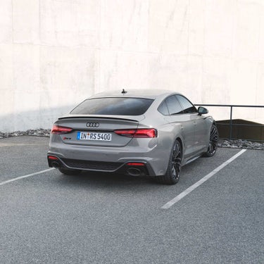 Foto de la parte trasera de un Audi RS 5 Sportback. 
