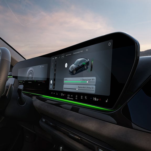 Close-up of the cockpit from the passenger's perspective, focusing on the MMI display. It shows the current charge level and a slider for adjusting the reserve.