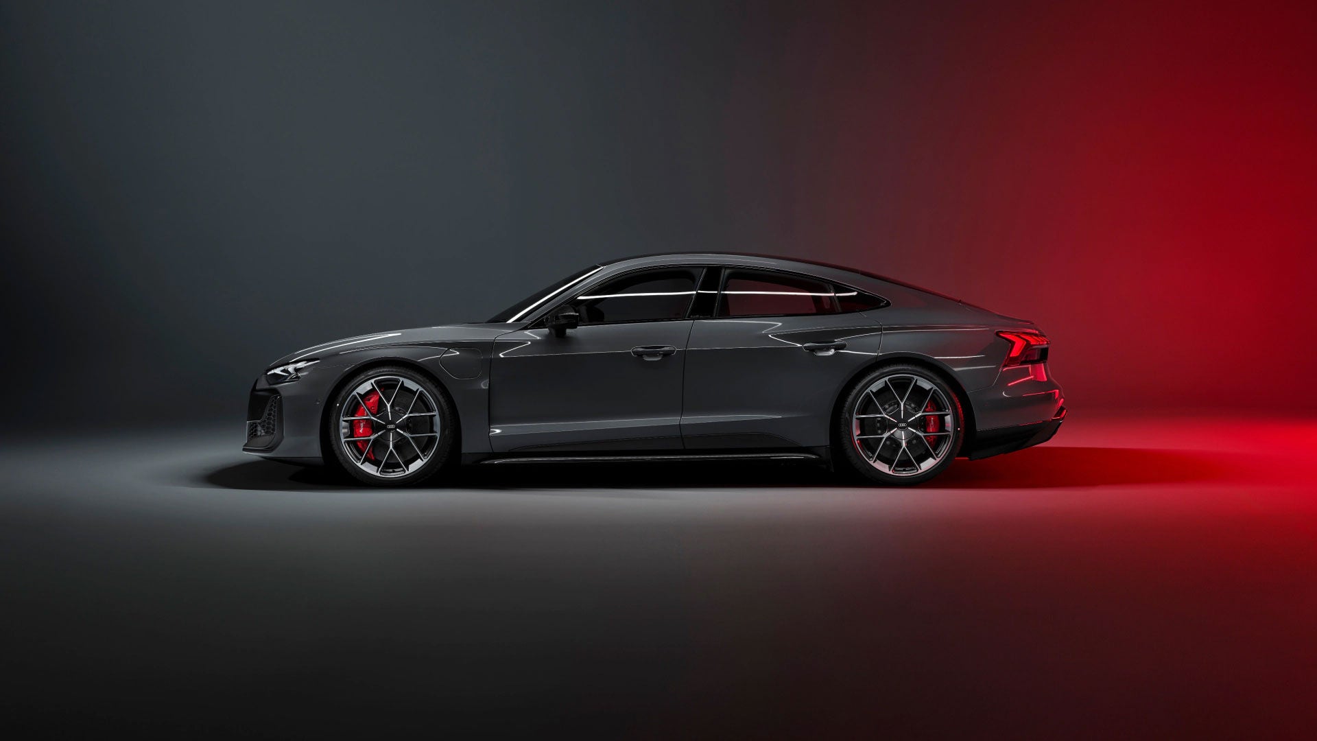 Side view of the Audi RS e-tron GT. 