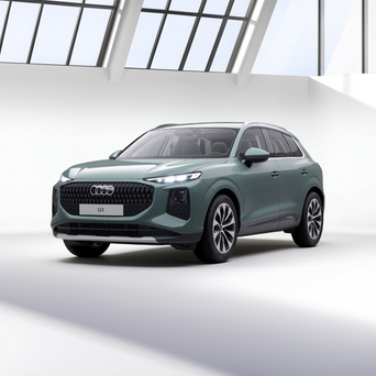 Grüner Audi Q3 SUV, schräg von vorne fotografiert, vor weißem Hintergrund.