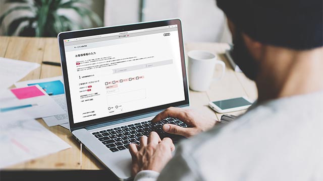 Audi 正規ディーラーへのサービス入庫は、Webで簡単に予約することが可能です。