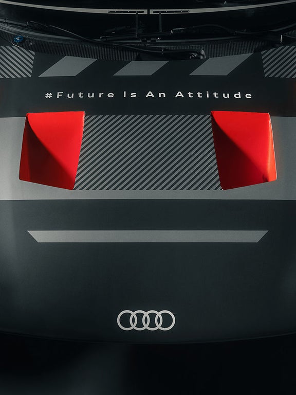 Nærbillede af forlygterne på Audi RS Q e-tron E2