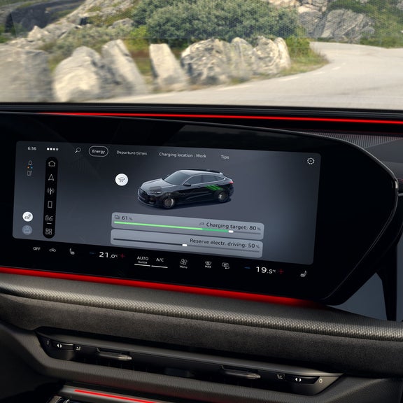 Close-up van het MMI-display in de Q5 Sportback e-hybrid. Deze toont het huidige laadniveau en een schuifregelaar voor het aanpassen van de reserve.