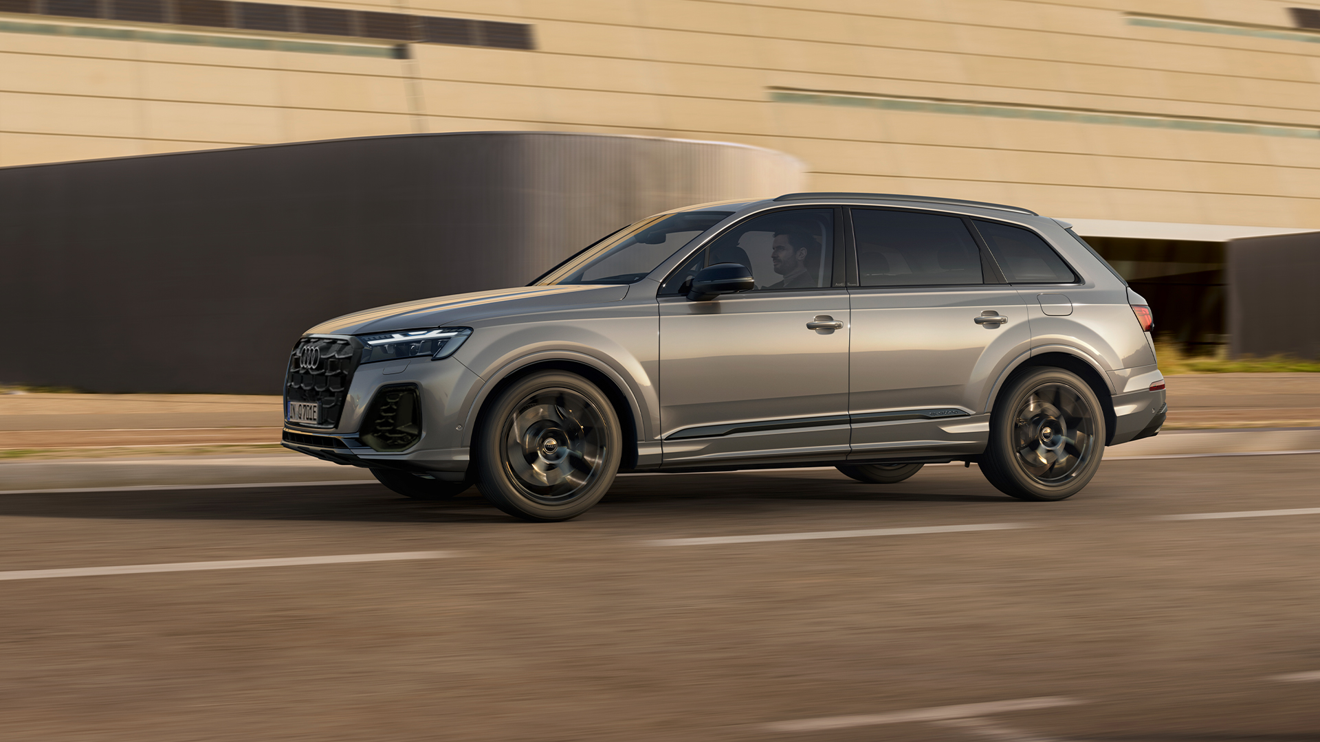 Audi Q7 TFSI e sedd från sidan