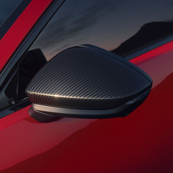 Focus on the left-hand side mirror of the RS 5 Avant, with its carbon fiber housing.