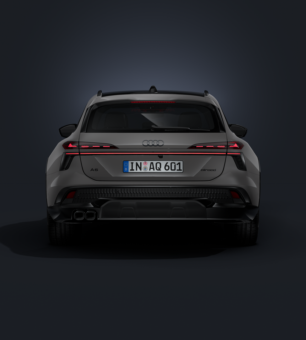 Der Audi A6 allroad von hinten auf dunklem Hintergrund.
