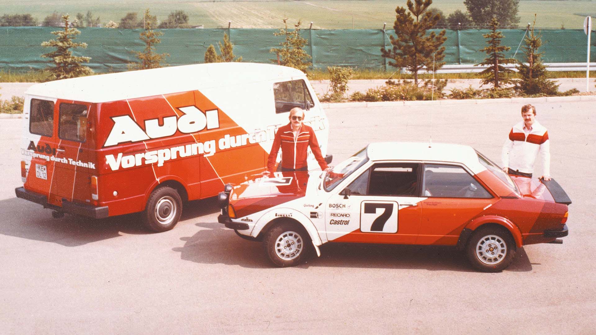 Das Foto zeigt einen für den Rallyesport entwickelten Audi 80.