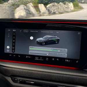 Een weergave van het MMI-touchdisplay in de Q5 Sportback e-hybrid. Het scherm toont de selectie van verschillende rijmodi.